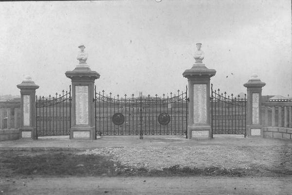 merewether memorial gates